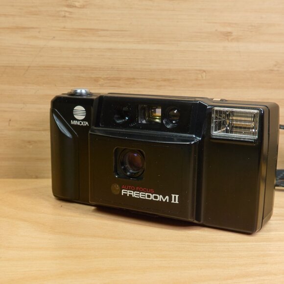 Minolta Freedom II Film Camera / 35mm Point and Shoot / Autofocus  Made in Japan - Picture 2 of 7